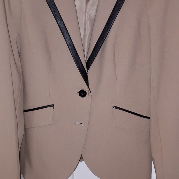 Ladie's Jacket size 4 - Picture 2 of 3